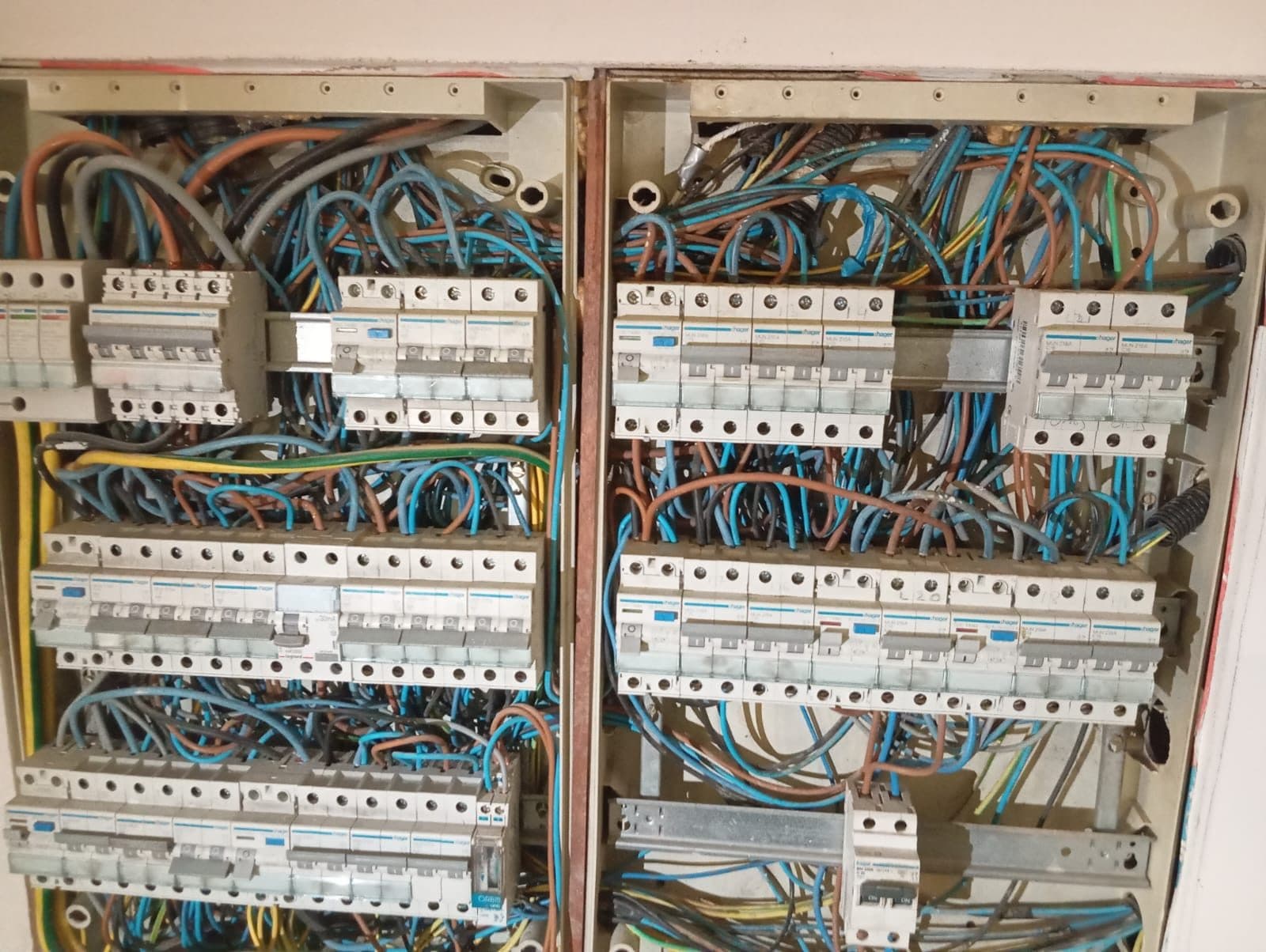 Cuadro eléctrico renovado por RayoExprés