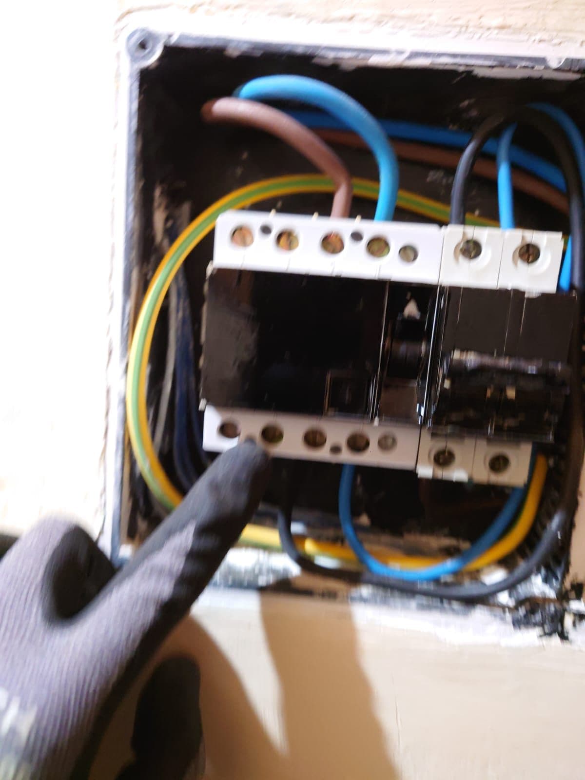 Reparación de avería eléctrica