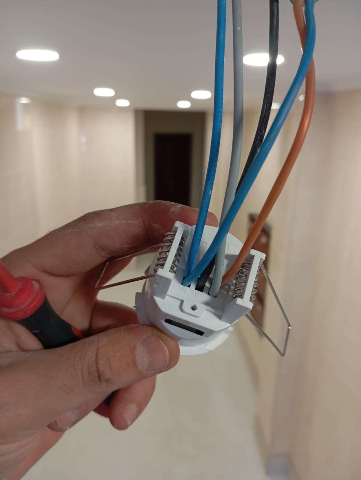 Instalación de toma de corriente